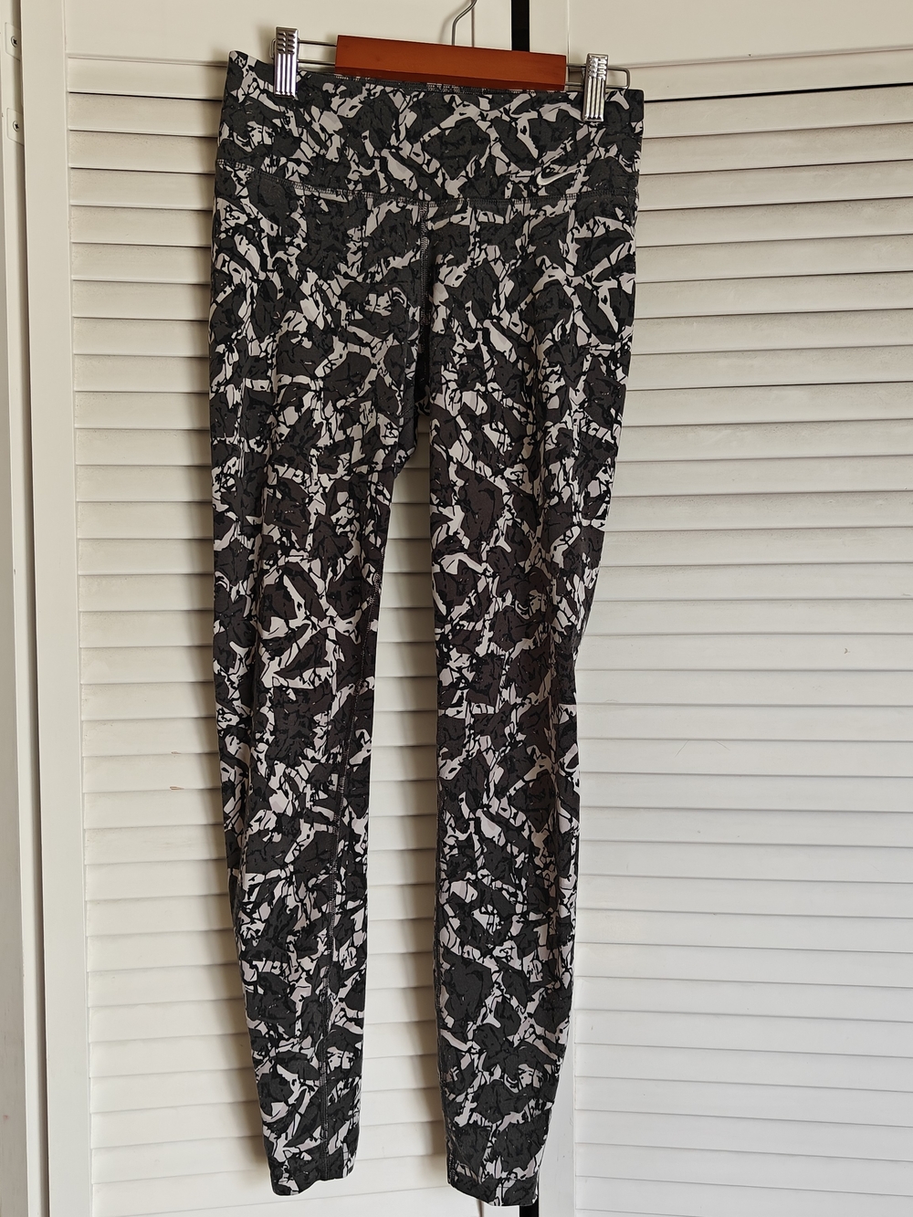 Nike Dri-FIT Leggings Grey and White Camouflage Pattern Size XS